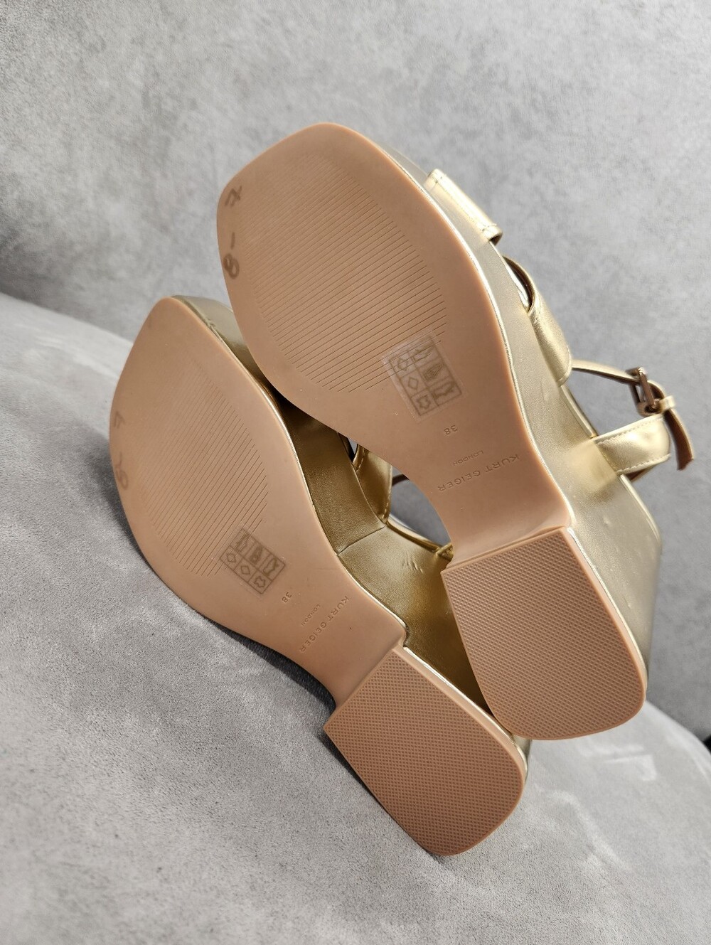 Kurt Geiger Wedge Sandals 7.5 Gold Leather Kensington Cross Chunky Dress New$245 - Picture 16 of 17